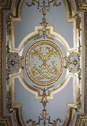 Interlaced Monogram av Louis XIV fra innsiden av lukkeren til Kings Bedroom, ca. 1701 (forgylt tre)